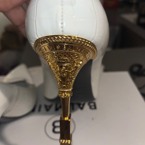 Balmain - Picture 5 of 6